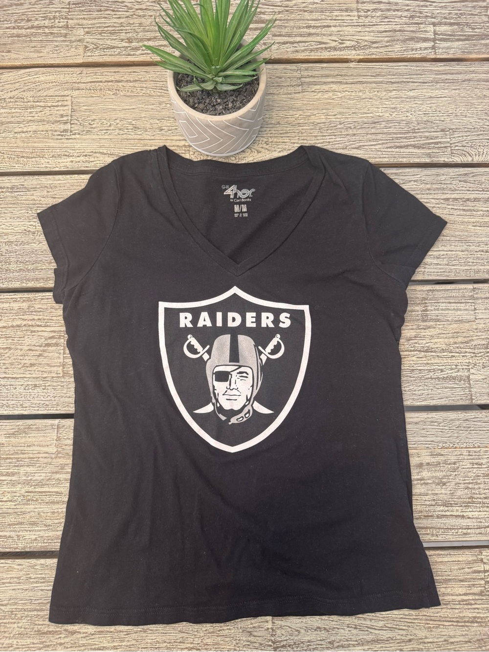 Women's Las Vegas Raiders Fitted Logo V-Neck T-Shirt, Sz Medium